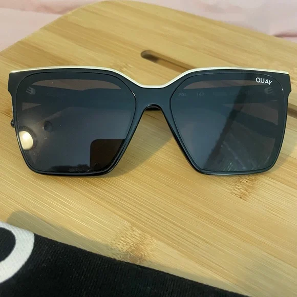 Quay Australia | Accessories | Quay Black Gold Sunglasses  display picture 1